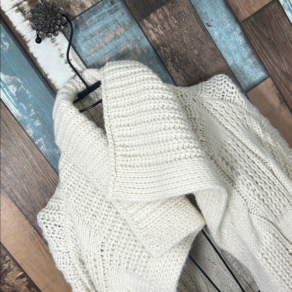 Universal Thread XXL Cream Knit Sweater - Picture 7 of 14